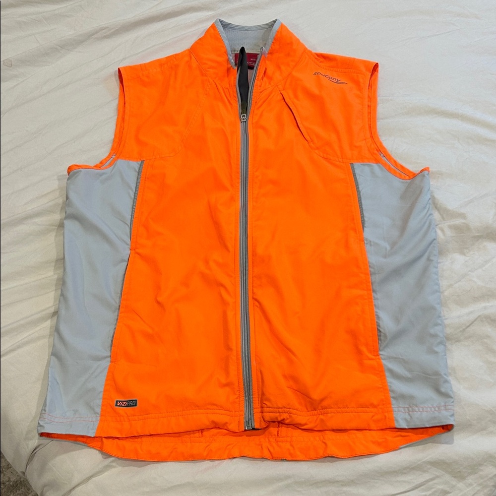 Saucony Vizipro fluorescent orange running vest men’s size medium.